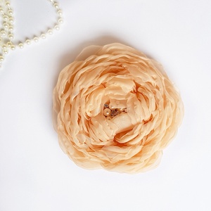Floare culoarea piersicii din chifon pentru par - îmbrăcăminte și modă - accesorii păr - accesorii de păr - Artynos.ro