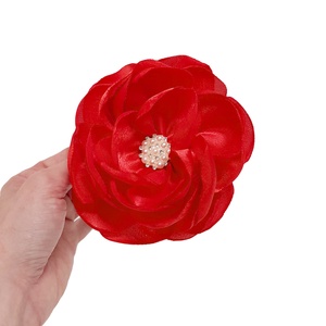 Floare rosie din satin pentru par, Imbracaminte si moda, Accesorii par, Accesorii de par, Cusatura, ARTYNOS
