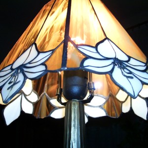 Lily aur voal tiffany lampă - casă & stil de viață - lămpi și corpuri de iluminat - lampă de masă - Artynos.ro