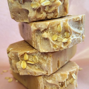 Ovăz si Lavandă � Săpun luxuriant exfoliant blând - igienă și înfrumusețare - săpunuri și articole de igienă - săpun artizanal - Artynos.ro