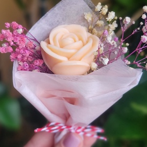 Buchețel parfumat cu bujor din ceară și flori uscate - casă & stil de viață - lumânări, parfumuri, arome - ceară parfumată - Artynos.ro