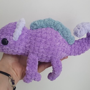 Cameleon de plus crosetat - jucării și echipamente pentru copii - plușuri - dinozauri din pluș - Artynos.ro