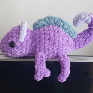 Cameleon de plus crosetat - jucării și echipamente pentru copii - plușuri - dinozauri din pluș - Artynos.ro