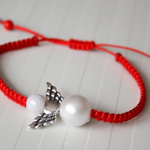 Brățară împletită în stil macrame cu mărgele � Înger roșu -  - Artynos.ro