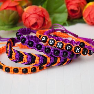 Brățară macramé împletită în trei culori - negru/violet/portocaliu -  - Artynos.ro