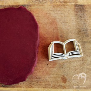 Carte deschisă cookie cutter -  - Artynos.ro