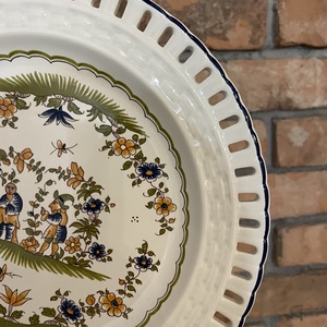 Farfurie decorativa din ceramica model floral, Casa & Stil de viata, Echipamente de bucatarie, Accesorii de servire, Boluri si farfurii, Ceramica, Farfurie decorativa din ceramica, cu model floral multicolor si margine decupata, stil vintage/clas..., ARTYNOS