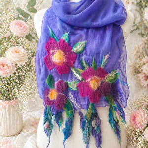 Esarfa de matase naturala impaslita cu flori de lana merinos  - Artynos.ro