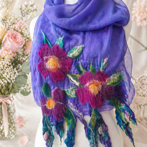 Eșarfă de mătase naturala împaslita cu flori de lana merinos  - îmbrăcăminte și modă - eșarfe, pălării, fularuri - eșarfe - Artynos.ro