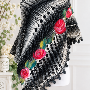 Poncho tricotat cu flori impaslite  - Artynos.ro