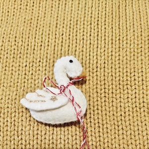 Martisor lebada  - Artynos.ro