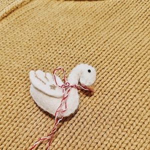 Mărțișor lebădă  - bijuterii - mărțișor - Artynos.ro