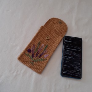 Carcase de telefon croșetate și brodate cu patent magnetic -  - Artynos.ro