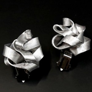 Cercei cu trandafiri din aluminiu -  - Artynos.ro Cercei cu trandafiri din aluminiu -  - Artynos.ro