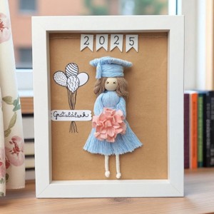 Cadou de absolvire - Papusa macramé personalizabila in cadru 3D, , , ARTYNOS