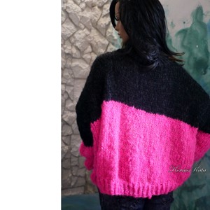 CRAZY SEXY - pulover extravagant tricotat manual, supradimensionat / roz neon + negru - îmbrăcăminte și modă - haine damă - hanorace, cardigane - Artynos.ro