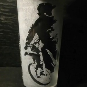 Pahar de sticlă cu model de siluetă de motociclist  -  - Artynos.ro