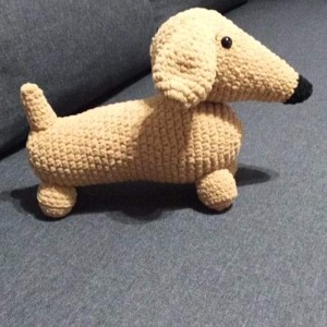 Dachshund chenille, , , Figurina crosetata de 21 cm inaltime, 33 cm lungime, din fir chenille., ARTYNOS