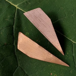 Cercei cu design minimalist din cupru -  - Artynos.ro Cercei cu design minimalist din cupru -  - Artynos.ro