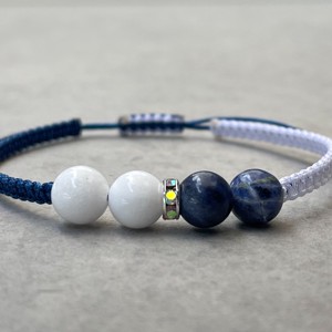 Brățară macramé din jad alb și sodalită -  - Artynos.ro