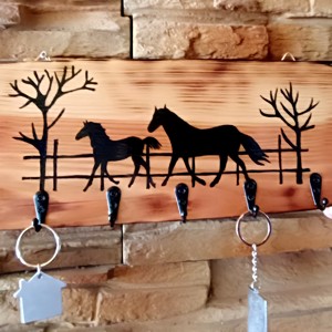Breloc de perete din lemn cu cai - casă & stil de viață - accesorii pentru decorat casa - decorațiuni de pereți, decorațiuni suspendate - suport pentru chei - Artynos.ro