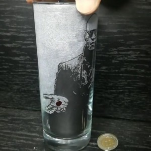 Pahar de sticlă cu modelul Morpheus din Matrix  -  - Artynos.ro