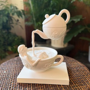 Pauză � siluetă feminină într-o ceașcă de ceai 3D -  - Artynos.ro