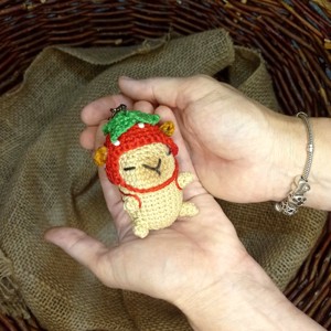 Breloc capibara crosetat - Artynos.ro