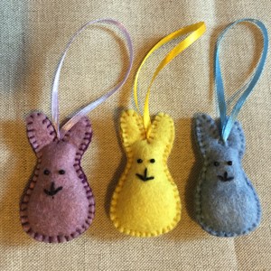 Felt Easter bunny ornamente, iepurasi 1. - Artynos.ro