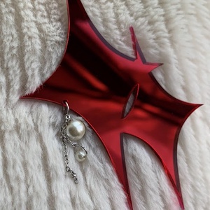 brosa oglinda rosie plexiglass perle margele lantisor accesoriu elegant stele conceptual mama fiica - Artynos.ro