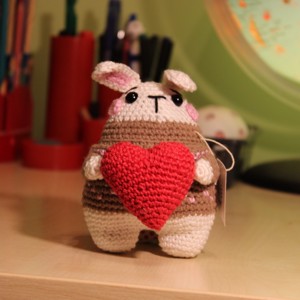  Iepuraș cu inimi -  - Artynos.ro