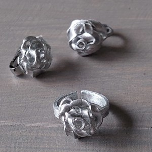 Cercei și inel Rose din aluminiu -  - Artynos.ro Cercei și inel Rose din aluminiu -  - Artynos.ro