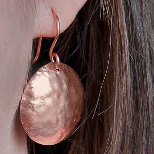 Cercei extra design din cupru - bijuterii - cercei hoops - Artynos.ro Cercei extra design din cupru - bijuterii - cercei hoops - Artynos.ro