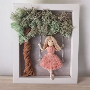 Imagine 3D a unei papusi care se leagana sub un copac, , , Imagine 3D a unei papusi macramé care se leagana sub un copac. Trunchiul intortocheat al copacului ..., ARTYNOS