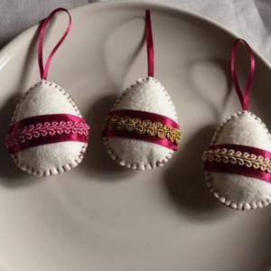 Ouă de Paște din fetru decorate cu fetru -  - Artynos.ro