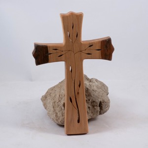 Cruce din lemn modelată, cruce de perete -  - Artynos.ro