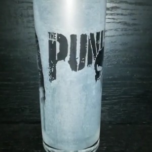  Pahar de sticlă cu modelul The Punisher � Răzbunătorul. -  - Artynos.ro