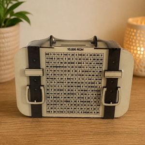 Cutie economii din lemn Valiza � provocare 10.000 RON, Casa & Stil de viata, Decoratiuni de casa, Decoratiuni de masa si rafturi, Pusculite, Gravare, pirogravura, ARTYNOS