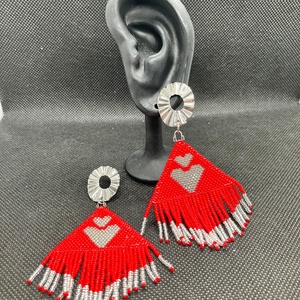 Cercei inima rosii - bijuterii - cercei - cercei din mărgele - Artynos.ro