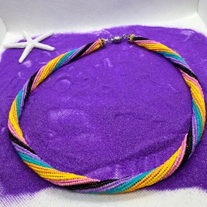 Colier Skittles, Bijuterii, Coliere, Coliere din margele, Cusatura, Colier cusut manual din margele Miyuki
Lungime colier: 49 cm, ARTYNOS