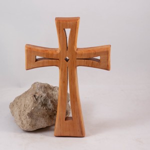 Cruce din lemn modelată, cruce de perete -  - Artynos.ro