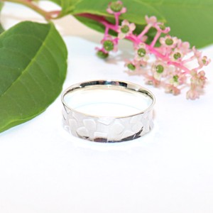 Inel concav din argint, pătrat martelat, mărimea 63 (VHO.28) - bijuterii - inele - inele statement - Artynos.ro Inel concav din argint, pătrat martelat, mărimea 63 (VHO.28) - bijuterii - inele - inele statement - Artynos.ro