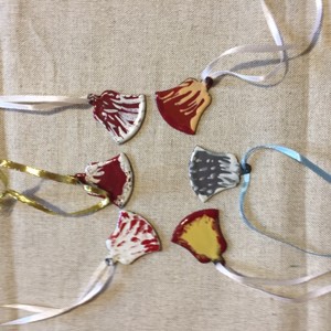 Ornamente emailate pentru pomul de Craciun, clopotei, , , Decoratiuni pentru pomul de Craciun realizate cu tehnica smaltului cu noroi.
ambele parti ale produ..., ARTYNOS