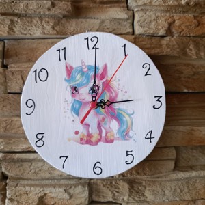 Ceas de perete din lemn decorat cu unicorn -  - Artynos.ro