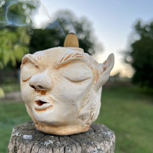 Suport de tămâie troll din ceramică realizat manual - pentru tămâie reflux, atmosferă vrăjitoare, decor goblincore -  - Artynos.ro