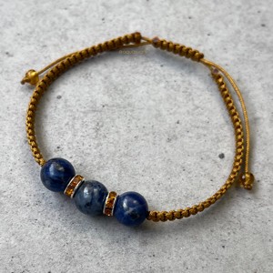 Brățară minerală macramé cu sodalită - bijuterii - brățări - brățări din mărgele - Artynos.ro