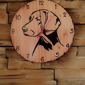 Ceas de perete din lemn cu câine vizsla -  - Artynos.ro