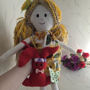 Papusa Daria- Floarea soarelui din Colectia Povesti din gradina de vara - jucării și echipamente pentru copii - jucării și accesorii pentru copii - păpuși de joacă - Artynos.ro