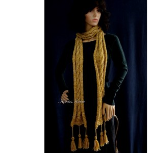 CSINGILINGI - eșarfă tricotată manual din mătase de alpaca cu ciucuri / muștar - îmbrăcăminte și modă - eșarfe, pălării, fularuri - eșarfe - Artynos.ro
