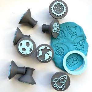 Set de ștampile și formele de prăjituri Astronautul Gyurma � Rachetă, astronaut, OZN și planete  - jucării și echipamente pentru copii - jocuri de gândire - jocuri de sortare a culorilor și formelor - Artynos.ro